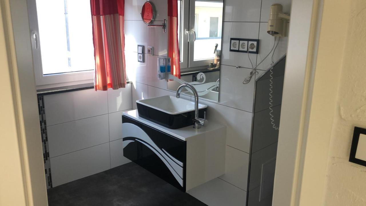 Hotel Am Mueritzhafen Garni Waren  Ngoại thất bức ảnh