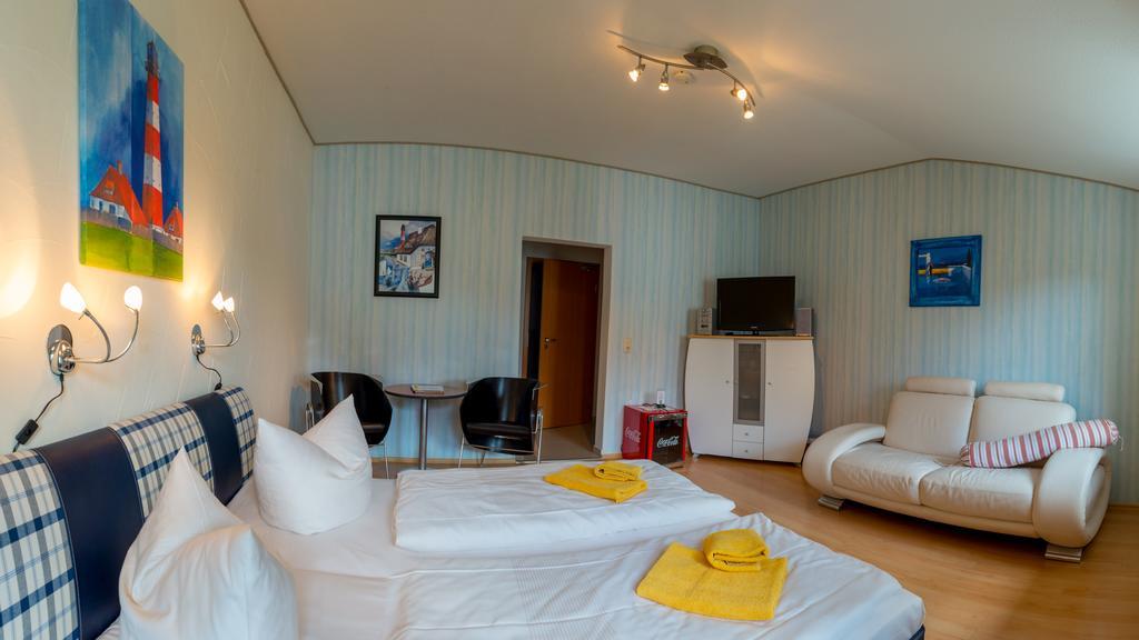 Hotel Am Mueritzhafen Garni Waren  Ngoại thất bức ảnh