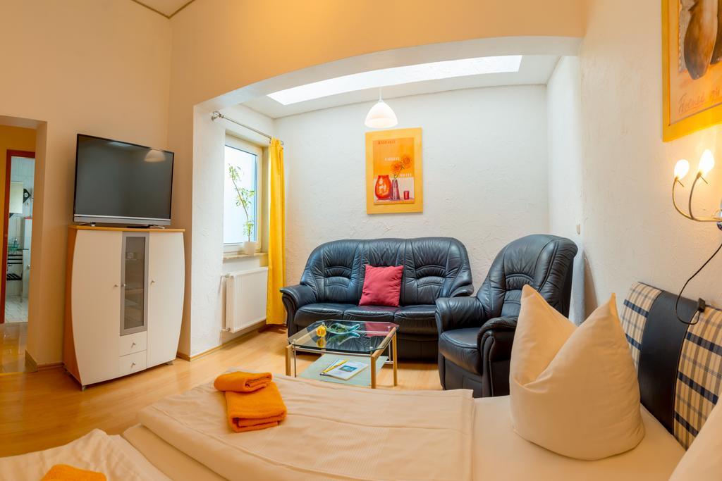 Hotel Am Mueritzhafen Garni Waren  Ngoại thất bức ảnh