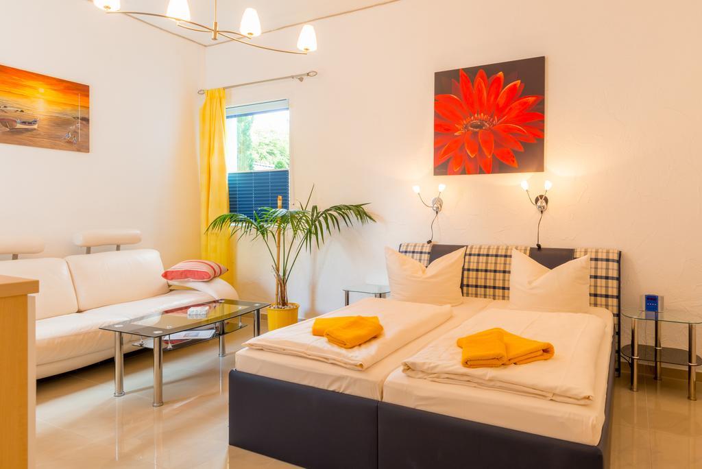 Hotel Am Mueritzhafen Garni Waren  Ngoại thất bức ảnh