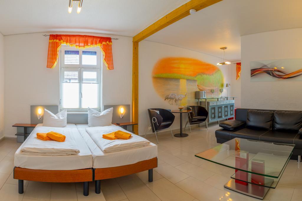 Hotel Am Mueritzhafen Garni Waren  Ngoại thất bức ảnh