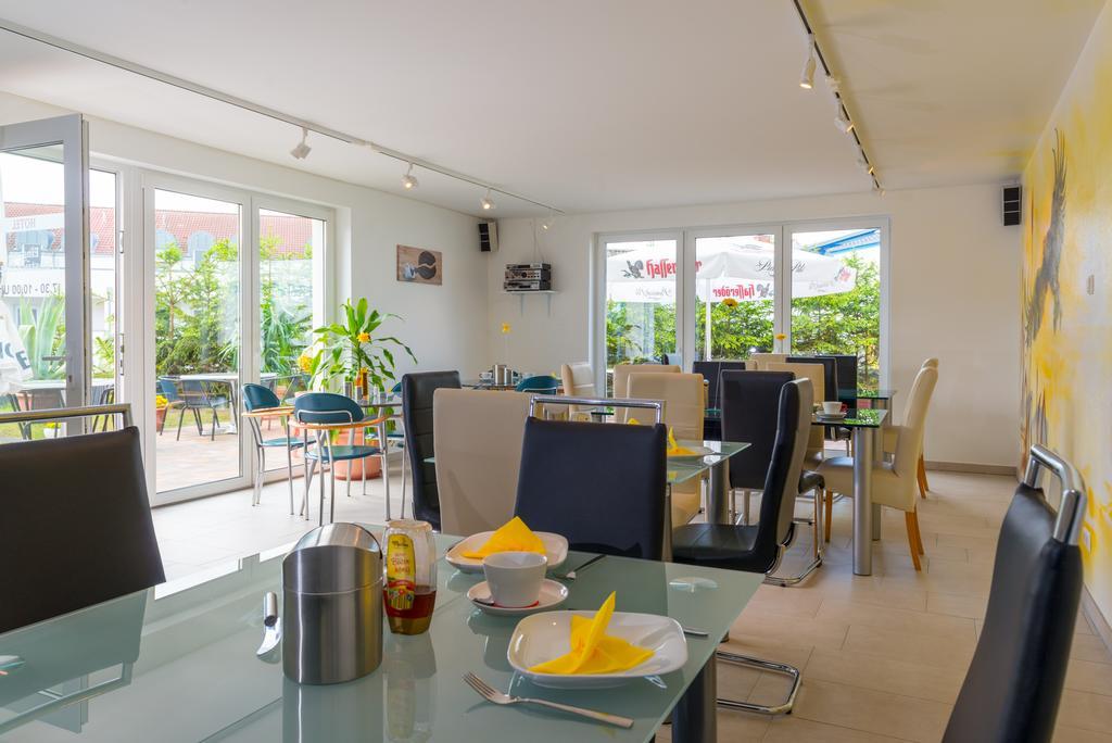 Hotel Am Mueritzhafen Garni Waren  Ngoại thất bức ảnh