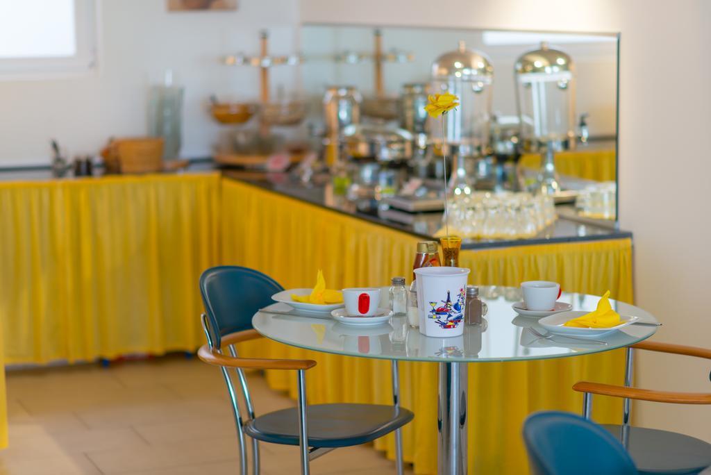 Hotel Am Mueritzhafen Garni Waren  Ngoại thất bức ảnh